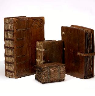 åbner side om 'Care and conservation of manuscripts' på Museum Tusculanums hjemmeside.